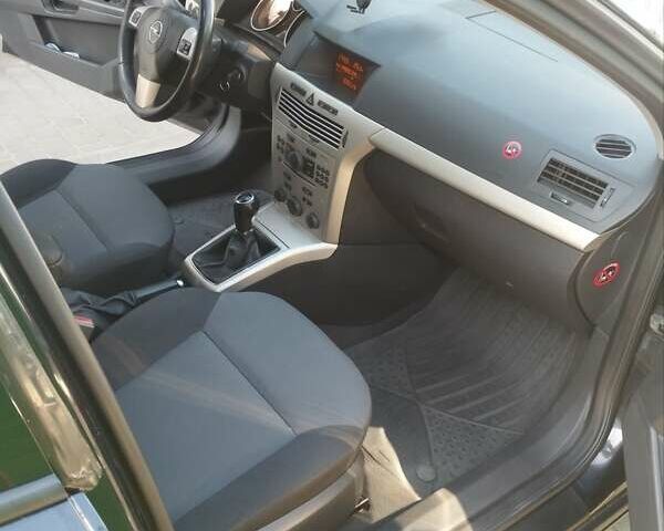 Черный Опель Астра, объемом двигателя 1.6 л и пробегом 260 тыс. км за 5400 $, фото 8 на Automoto.ua