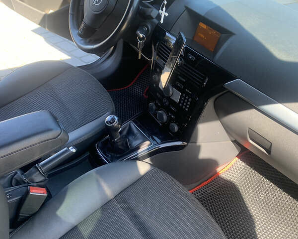 Черный Опель Астра, объемом двигателя 1.69 л и пробегом 297 тыс. км за 5300 $, фото 9 на Automoto.ua