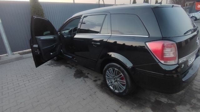 Черный Опель Астра, объемом двигателя 1.7 л и пробегом 262 тыс. км за 5900 $, фото 1 на Automoto.ua