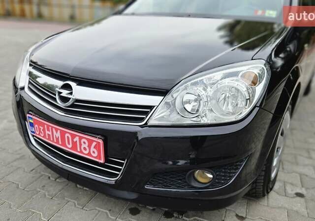 Черный Опель Астра, объемом двигателя 1.6 л и пробегом 209 тыс. км за 5850 $, фото 2 на Automoto.ua