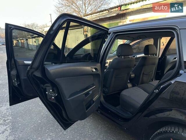 Черный Опель Астра, объемом двигателя 1.6 л и пробегом 220 тыс. км за 5900 $, фото 32 на Automoto.ua