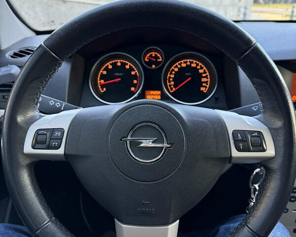 Черный Опель Астра, объемом двигателя 1.6 л и пробегом 194 тыс. км за 6499 $, фото 12 на Automoto.ua