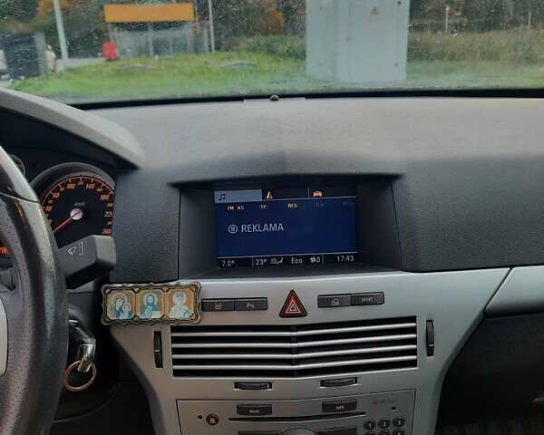 Черный Опель Астра, объемом двигателя 1.6 л и пробегом 281 тыс. км за 5900 $, фото 5 на Automoto.ua