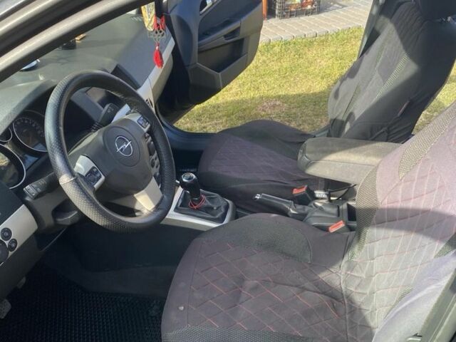 Черный Опель Астра, объемом двигателя 1.7 л и пробегом 288 тыс. км за 2800 $, фото 9 на Automoto.ua