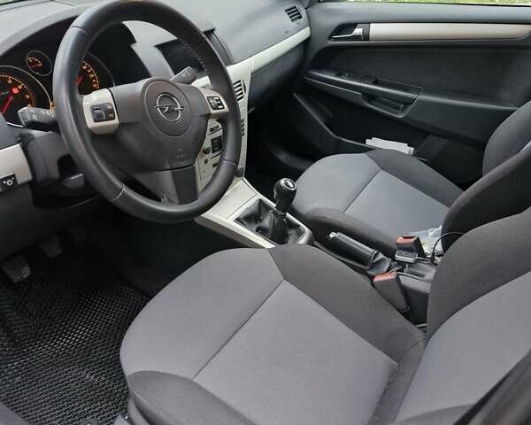 Чорний Опель Астра, об'ємом двигуна 1.6 л та пробігом 280 тис. км за 6100 $, фото 13 на Automoto.ua