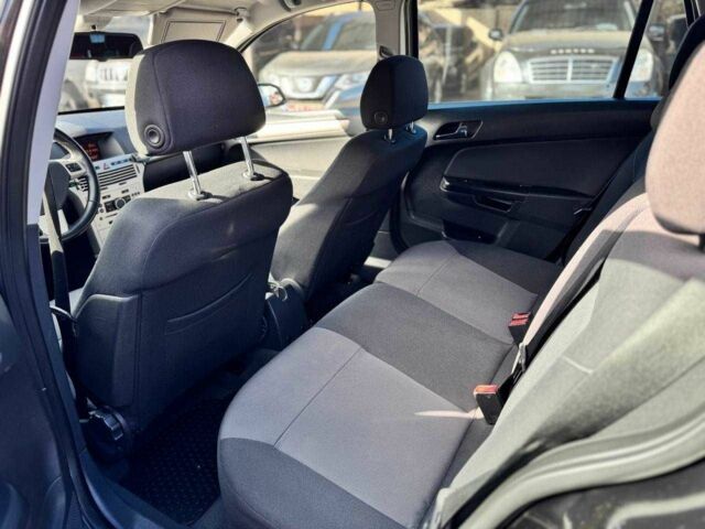 Черный Опель Астра, объемом двигателя 1.6 л и пробегом 237 тыс. км за 6100 $, фото 12 на Automoto.ua