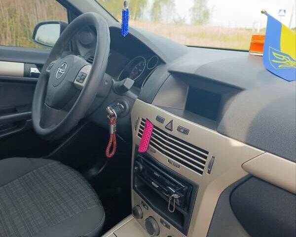Черный Опель Астра, объемом двигателя 1.6 л и пробегом 250 тыс. км за 5200 $, фото 20 на Automoto.ua