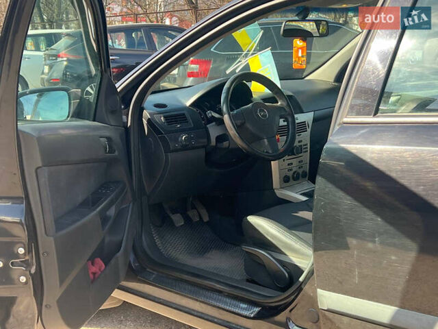 Чорний Опель Астра, об'ємом двигуна 1.7 л та пробігом 220 тис. км за 5300 $, фото 6 на Automoto.ua