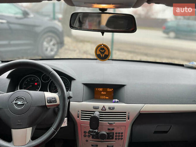 Черный Опель Астра, объемом двигателя 1.6 л и пробегом 260 тыс. км за 6200 $, фото 9 на Automoto.ua