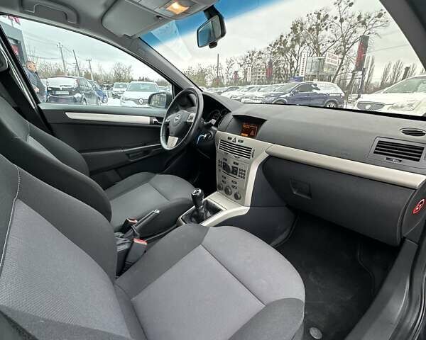 Чорний Опель Астра, об'ємом двигуна 1.6 л та пробігом 247 тис. км за 5800 $, фото 27 на Automoto.ua