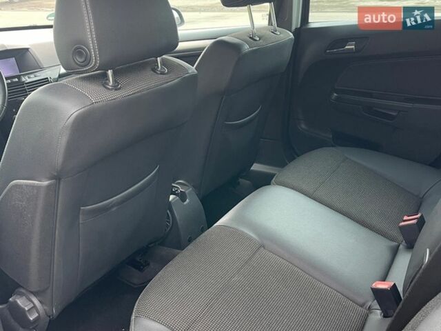 Черный Опель Астра, объемом двигателя 1.6 л и пробегом 260 тыс. км за 5200 $, фото 15 на Automoto.ua