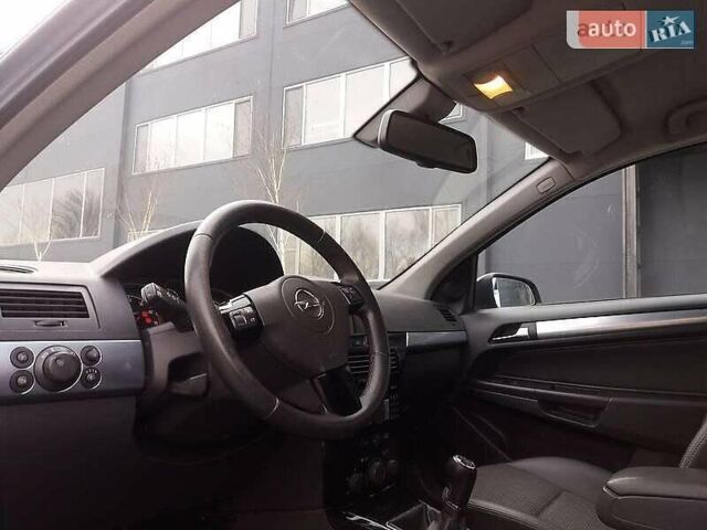 Черный Опель Астра, объемом двигателя 1.6 л и пробегом 191 тыс. км за 5550 $, фото 7 на Automoto.ua