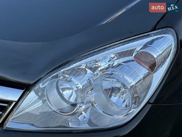 Черный Опель Астра, объемом двигателя 1.6 л и пробегом 220 тыс. км за 5950 $, фото 5 на Automoto.ua