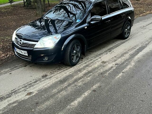 Черный Опель Астра, объемом двигателя 1.7 л и пробегом 250 тыс. км за 5900 $, фото 10 на Automoto.ua