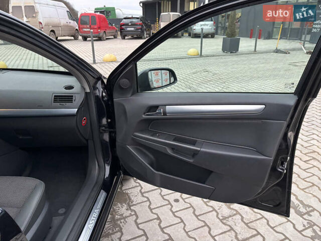 Черный Опель Астра, объемом двигателя 1.6 л и пробегом 214 тыс. км за 5450 $, фото 17 на Automoto.ua