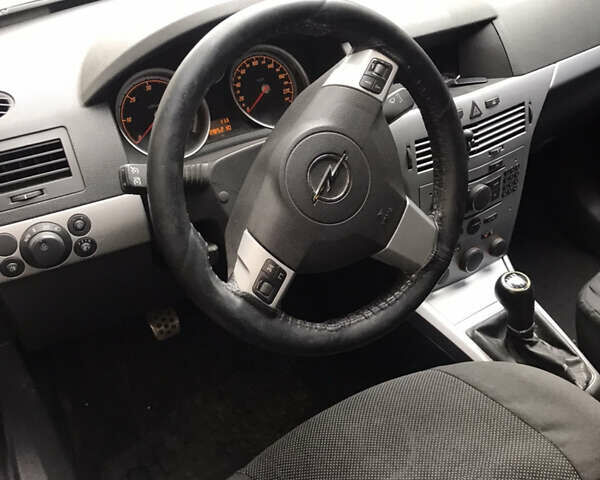 Чорний Опель Астра, об'ємом двигуна 1.69 л та пробігом 285 тис. км за 5400 $, фото 11 на Automoto.ua