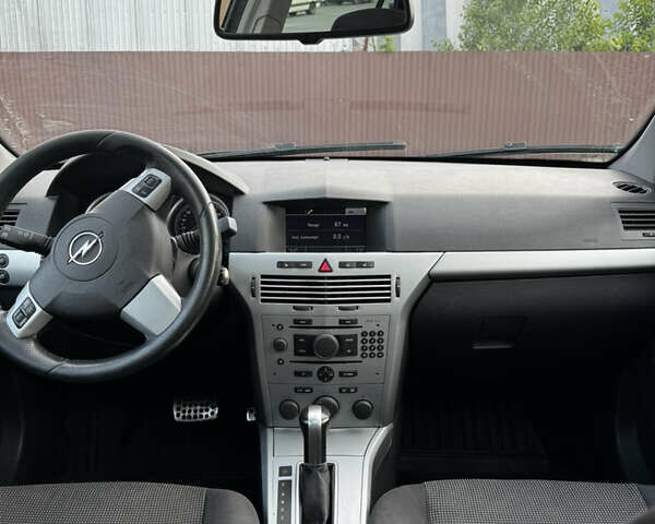 Черный Опель Астра, объемом двигателя 1.8 л и пробегом 405 тыс. км за 5500 $, фото 13 на Automoto.ua