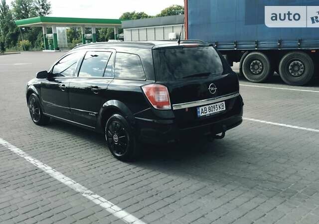 Черный Опель Астра, объемом двигателя 1.6 л и пробегом 260 тыс. км за 5400 $, фото 4 на Automoto.ua