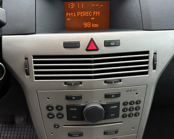 Чорний Опель Астра, об'ємом двигуна 1.6 л та пробігом 208 тис. км за 5400 $, фото 19 на Automoto.ua