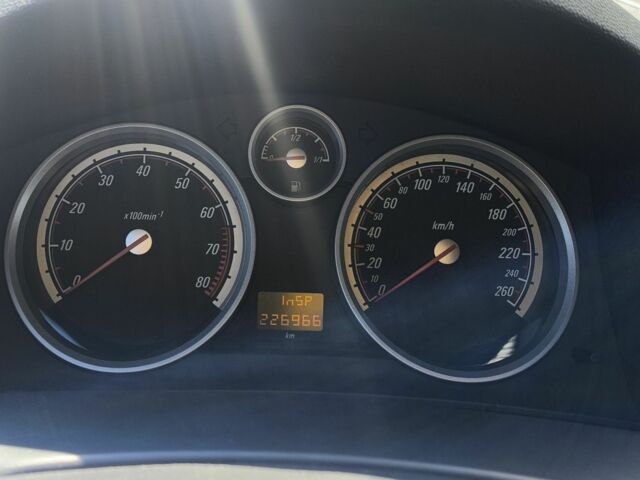 Черный Опель Астра, объемом двигателя 1.6 л и пробегом 226 тыс. км за 5900 $, фото 4 на Automoto.ua