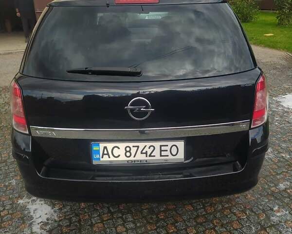 Черный Опель Астра, объемом двигателя 1.6 л и пробегом 200 тыс. км за 6000 $, фото 5 на Automoto.ua