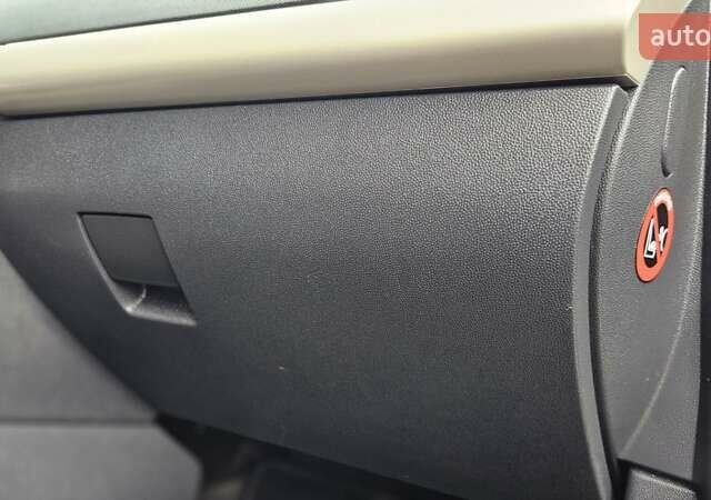 Черный Опель Астра, объемом двигателя 1.6 л и пробегом 209 тыс. км за 5850 $, фото 51 на Automoto.ua