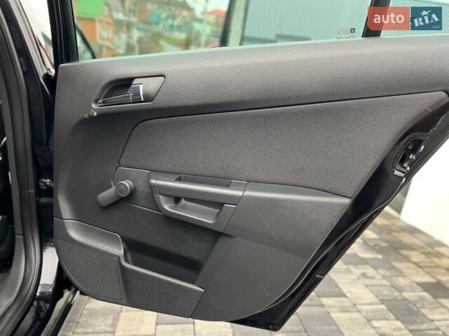 Черный Опель Астра, объемом двигателя 1.6 л и пробегом 199 тыс. км за 6499 $, фото 49 на Automoto.ua