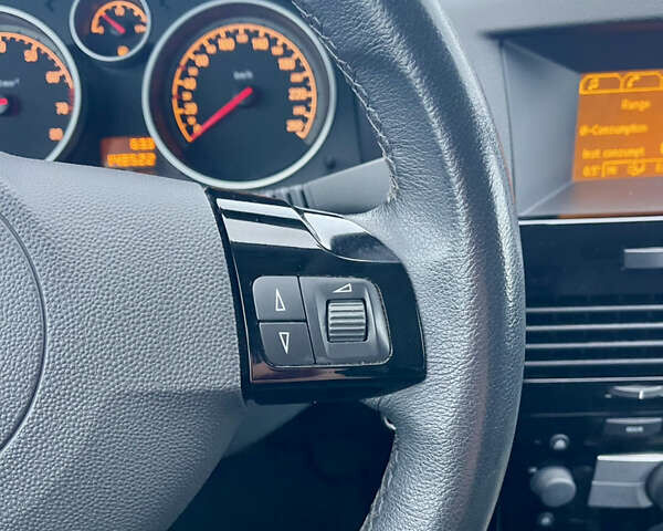 Черный Опель Астра, объемом двигателя 1.6 л и пробегом 148 тыс. км за 6300 $, фото 36 на Automoto.ua