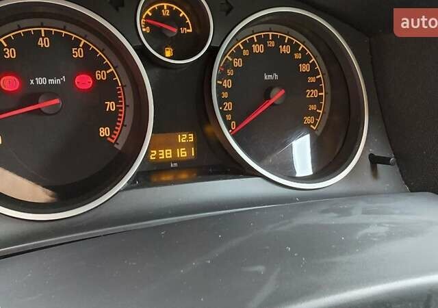 Черный Опель Астра, объемом двигателя 1.6 л и пробегом 238 тыс. км за 6299 $, фото 48 на Automoto.ua