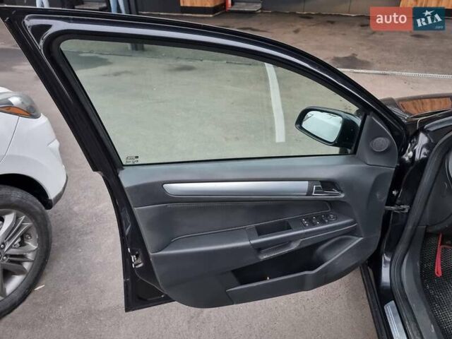 Черный Опель Астра, объемом двигателя 1.6 л и пробегом 247 тыс. км за 6299 $, фото 39 на Automoto.ua