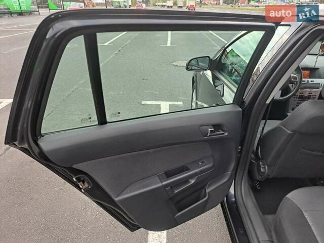 Черный Опель Астра, объемом двигателя 1.6 л и пробегом 212 тыс. км за 5200 $, фото 27 на Automoto.ua