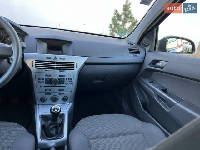 Черный Опель Астра, объемом двигателя 1.4 л и пробегом 242 тыс. км за 4450 $, фото 52 на Automoto.ua