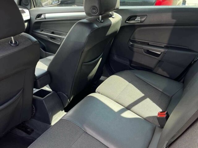 Опель Астра 2009 в Овруче на Automoto.ua Черный Опель Астра, объемом двигателя 1.7 л и пробегом 256 тыс. км за 5800 $, фото 12 на Automoto.ua