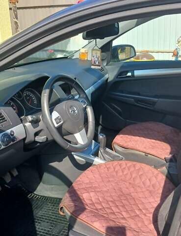 Черный Опель Астра, объемом двигателя 1.8 л и пробегом 164 тыс. км за 5500 $, фото 22 на Automoto.ua