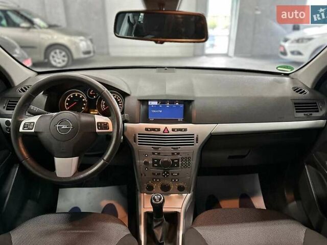 Черный Опель Астра, объемом двигателя 1.6 л и пробегом 186 тыс. км за 6799 $, фото 18 на Automoto.ua