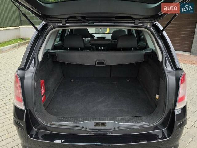 Черный Опель Астра, объемом двигателя 1.7 л и пробегом 224 тыс. км за 5599 $, фото 29 на Automoto.ua