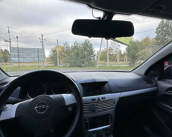 Черный Опель Астра, объемом двигателя 1.69 л и пробегом 240 тыс. км за 4800 $, фото 12 на Automoto.ua