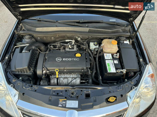 Черный Опель Астра, объемом двигателя 1.6 л и пробегом 217 тыс. км за 6200 $, фото 18 на Automoto.ua