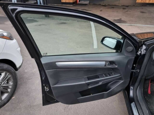 Черный Опель Астра, объемом двигателя 1.6 л и пробегом 247 тыс. км за 6299 $, фото 4 на Automoto.ua