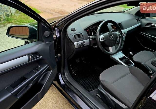 Черный Опель Астра, объемом двигателя 1.6 л и пробегом 238 тыс. км за 6299 $, фото 42 на Automoto.ua