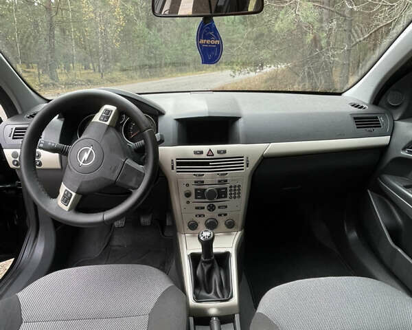 Черный Опель Астра, объемом двигателя 1.6 л и пробегом 191 тыс. км за 5999 $, фото 15 на Automoto.ua