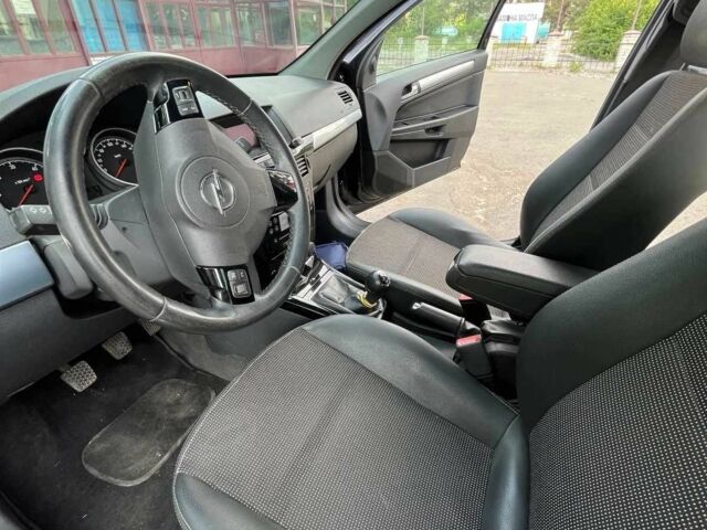 Опель Астра 2009 в Овруче на Automoto.ua Черный Опель Астра, объемом двигателя 1.7 л и пробегом 256 тыс. км за 5800 $, фото 2 на Automoto.ua