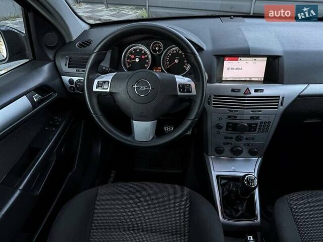 Черный Опель Астра, объемом двигателя 1.6 л и пробегом 160 тыс. км за 6200 $, фото 35 на Automoto.ua