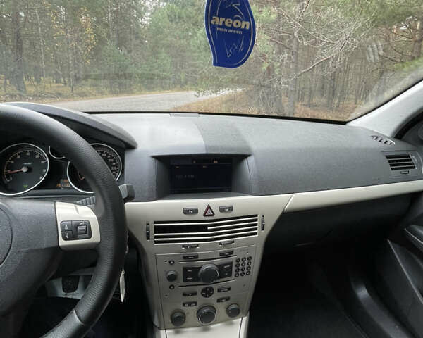 Черный Опель Астра, объемом двигателя 1.6 л и пробегом 191 тыс. км за 5999 $, фото 16 на Automoto.ua