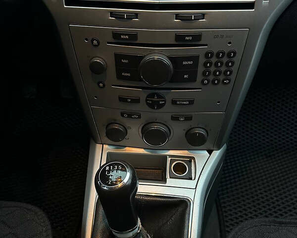 Чорний Опель Астра, об'ємом двигуна 1.7 л та пробігом 320 тис. км за 4600 $, фото 13 на Automoto.ua