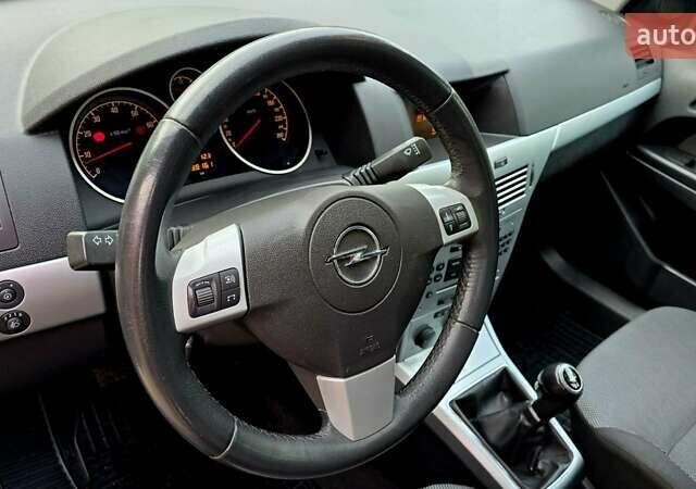 Черный Опель Астра, объемом двигателя 1.6 л и пробегом 238 тыс. км за 6299 $, фото 41 на Automoto.ua