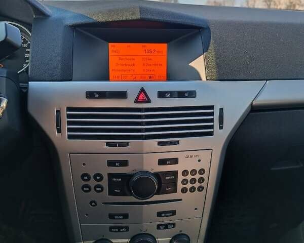 Черный Опель Астра, объемом двигателя 1.8 л и пробегом 225 тыс. км за 5700 $, фото 10 на Automoto.ua