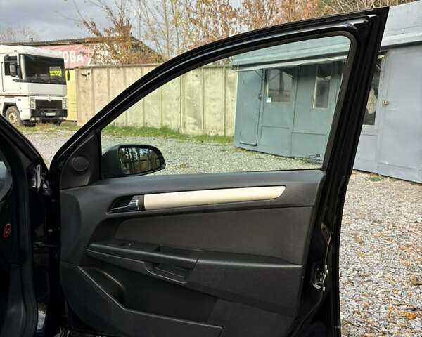 Опель Астра 2009 в Белой Церкве на Automoto.ua Черный Опель Астра, объемом двигателя 1.6 л и пробегом 240 тыс. км за 6000 $, фото 47 на Automoto.ua