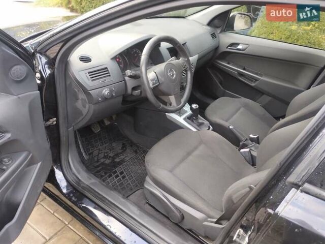 Черный Опель Астра, объемом двигателя 1.69 л и пробегом 308 тыс. км за 4500 $, фото 16 на Automoto.ua