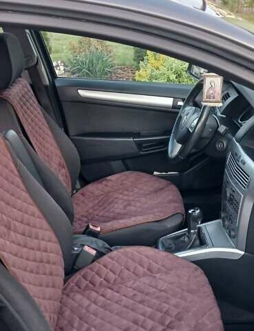 Черный Опель Астра, объемом двигателя 1.8 л и пробегом 164 тыс. км за 5500 $, фото 2 на Automoto.ua